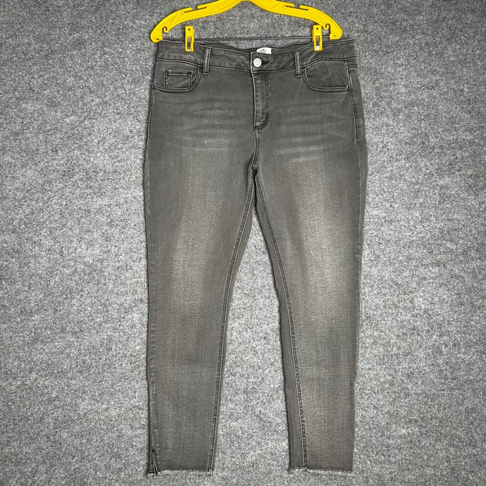 Lilis Closet Womens Faded Black Skinny Jeans Raw Hem Size 30 Ankle Slit Denim